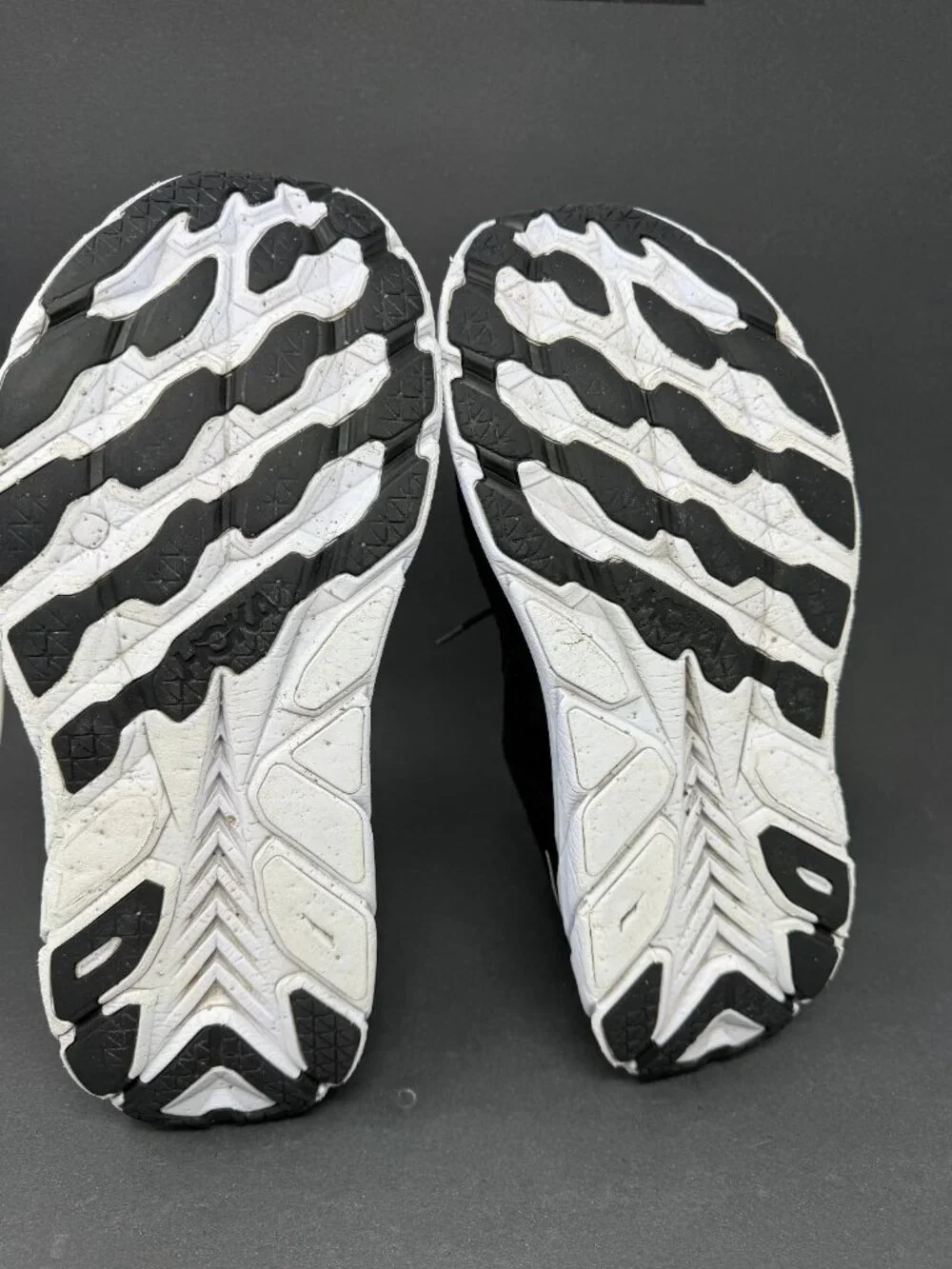 Hoka One One Clifton 8 Black White Athletic Running Shoes 1119393 Mens 11 D